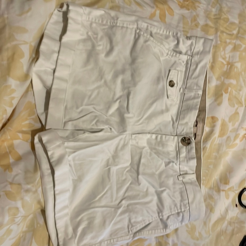 White banana republic shorts